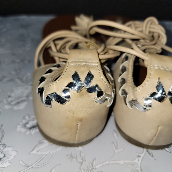 Express Tan Gladiator Sandals Women's Size 8 Lace Up Silver Trim - Picture 6 of 8